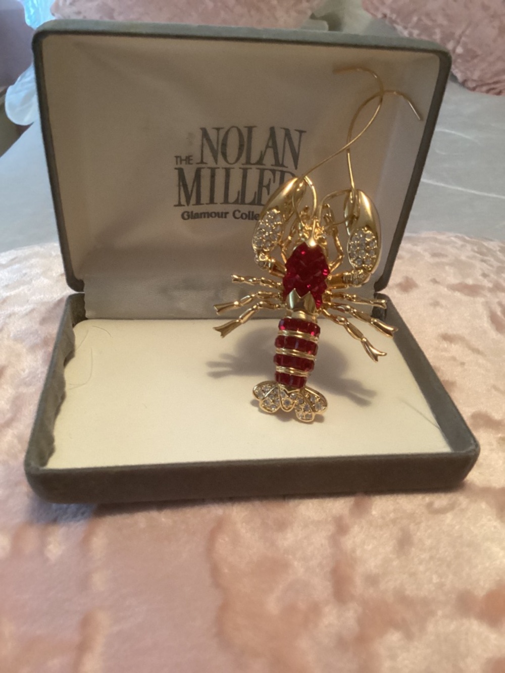 Vintage Nolan Miller lobster brooch with ruby red rhinestones - Picture 4 of 5